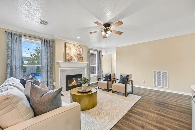 303 Regency Court, Friendswood, TX 77546