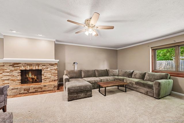 1087 Collingwood Drive, Rochester Hills, MI 48307