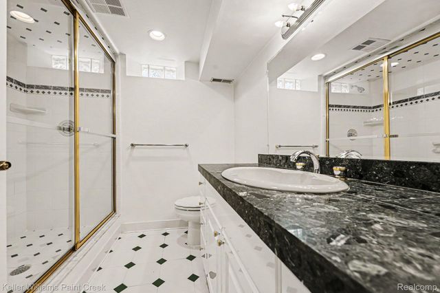 1087 Collingwood Drive, Rochester Hills, MI 48307
