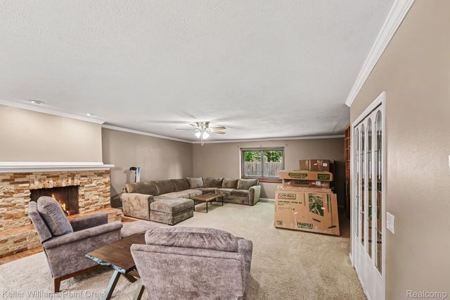 1087 Collingwood Drive, Rochester Hills, MI 48307