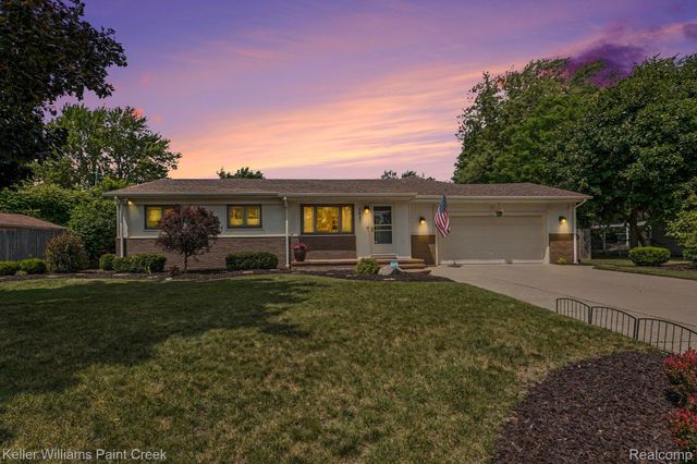 1087 Collingwood Drive, Rochester Hills, MI 48307