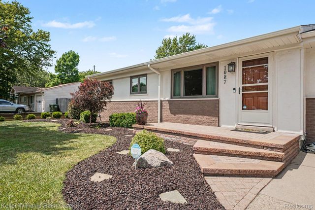 1087 Collingwood Drive, Rochester Hills, MI 48307