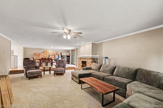 1087 Collingwood Drive, Rochester Hills, MI 48307