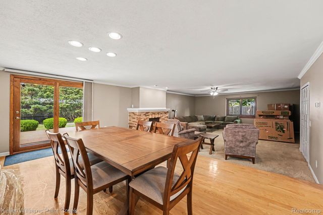 1087 Collingwood Drive, Rochester Hills, MI 48307
