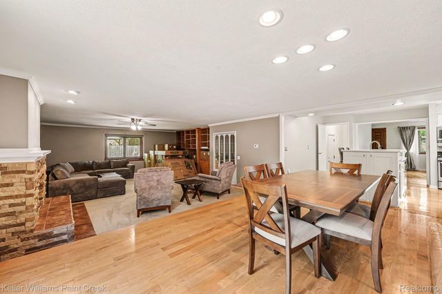 1087 Collingwood Drive, Rochester Hills, MI 48307