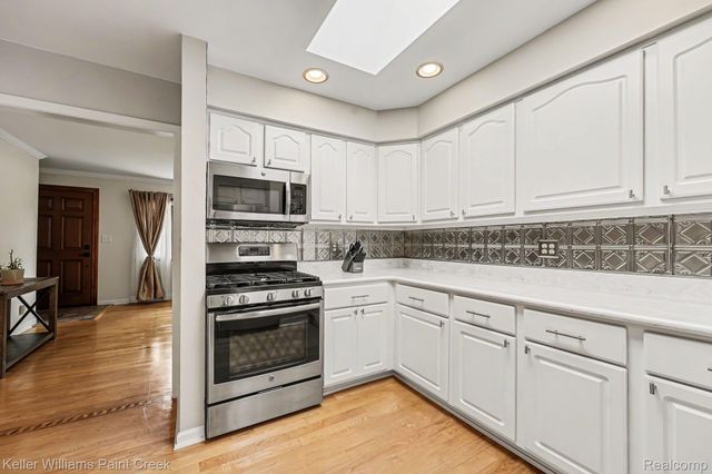 1087 Collingwood Drive, Rochester Hills, MI 48307