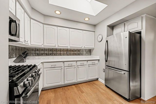 1087 Collingwood Drive, Rochester Hills, MI 48307