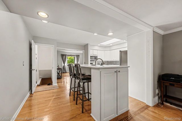 1087 Collingwood Drive, Rochester Hills, MI 48307
