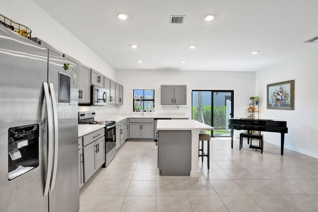 975 NW 3rd Terrace, Pompano Beach, FL 33060