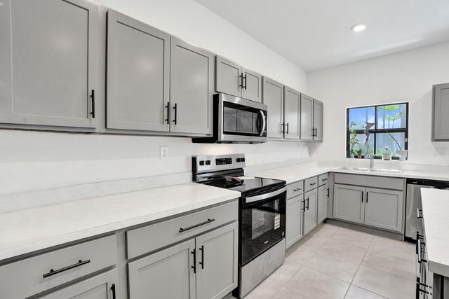 975 NW 3rd Terrace, Pompano Beach, FL 33060