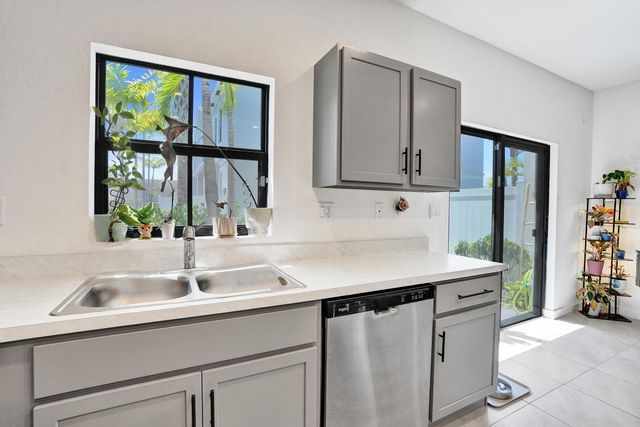 975 NW 3rd Terrace, Pompano Beach, FL 33060