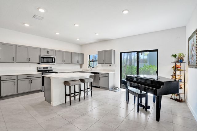 975 NW 3rd Terrace, Pompano Beach, FL 33060