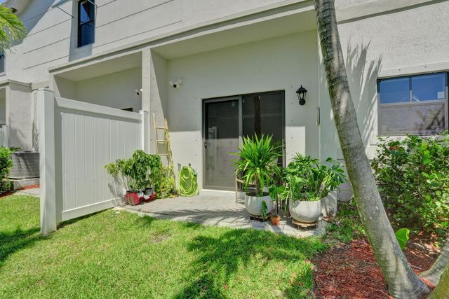 975 NW 3rd Terrace, Pompano Beach, FL 33060