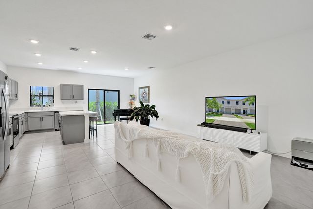 975 NW 3rd Terrace, Pompano Beach, FL 33060