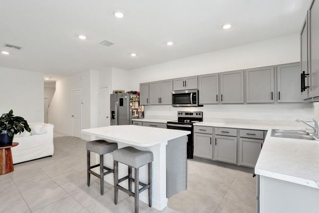 975 NW 3rd Terrace, Pompano Beach, FL 33060