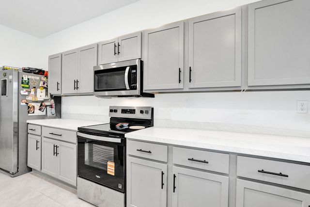 975 NW 3rd Terrace, Pompano Beach, FL 33060
