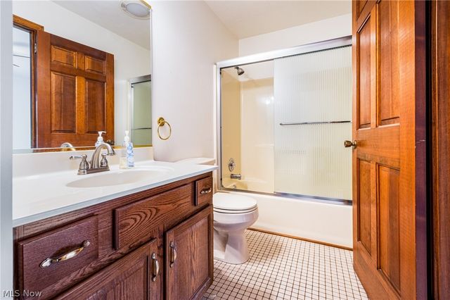 202 Tournament Trail, Cortland, OH 44410