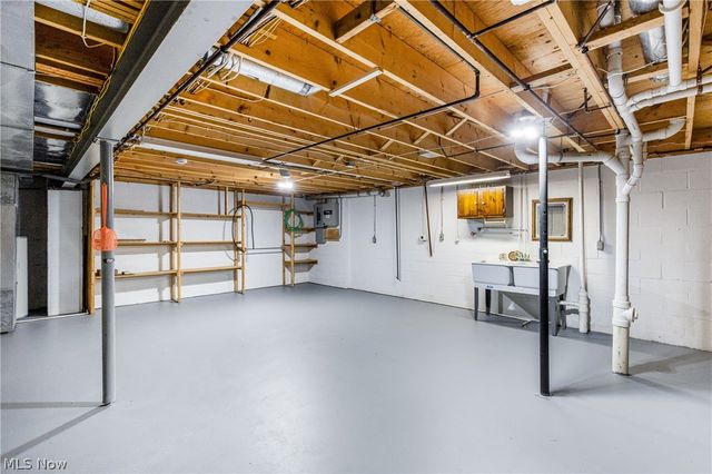 202 Tournament Trail, Cortland, OH 44410