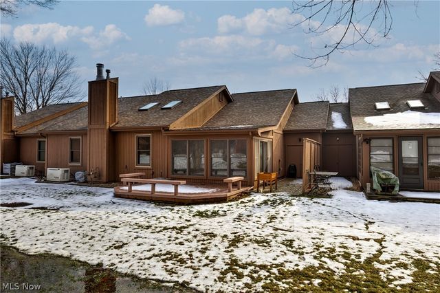 202 Tournament Trail, Cortland, OH 44410