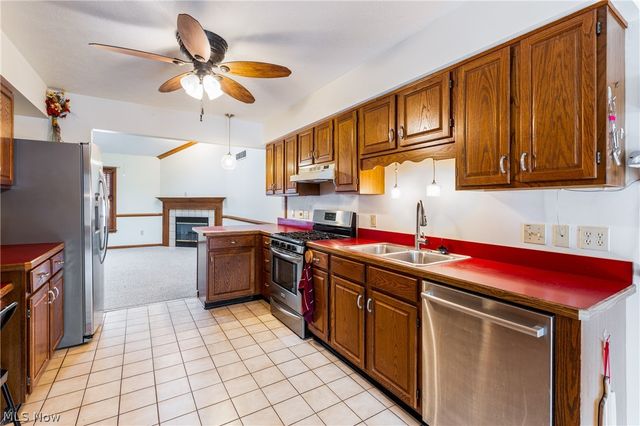 202 Tournament Trail, Cortland, OH 44410