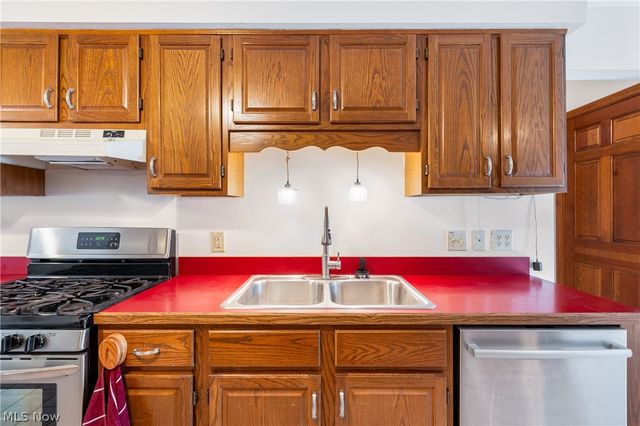 202 Tournament Trail, Cortland, OH 44410