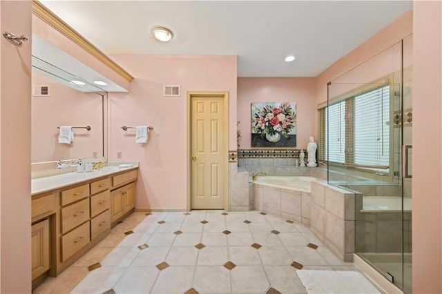 180 E Loch Lloyd Parkway, Loch Lloyd, MO 64012