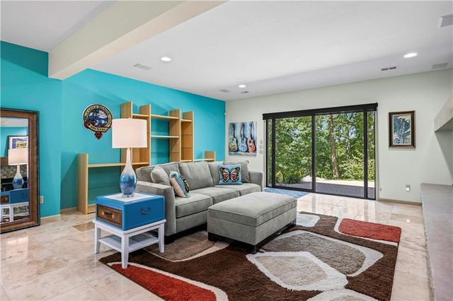 180 E Loch Lloyd Parkway, Loch Lloyd, MO 64012