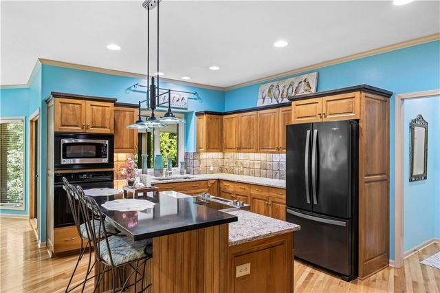 180 E Loch Lloyd Parkway, Loch Lloyd, MO 64012