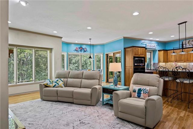 180 E Loch Lloyd Parkway, Loch Lloyd, MO 64012