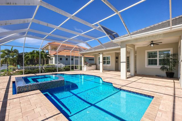 569 MAST DRIVE, Bradenton, FL 34208