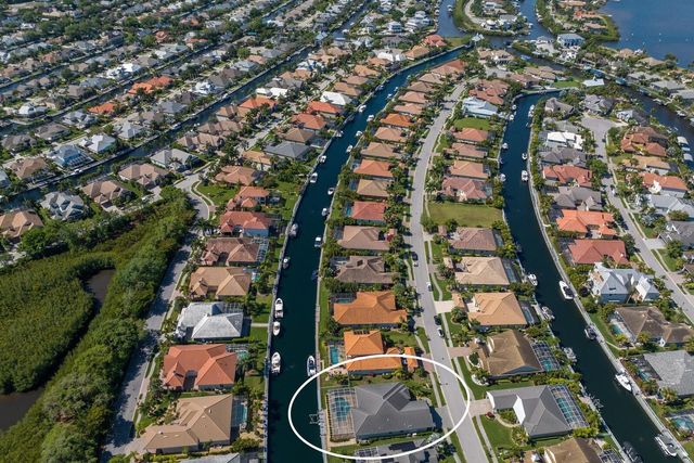 569 MAST DRIVE, Bradenton, FL 34208