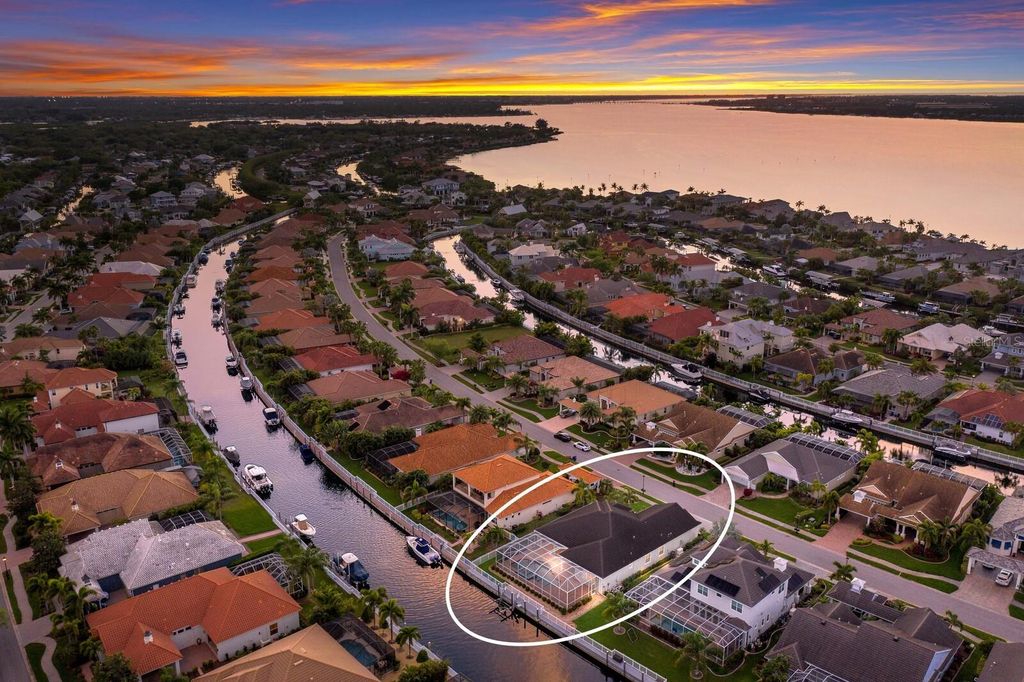 569 MAST DRIVE, Bradenton, FL 34208