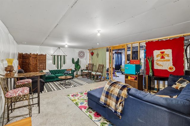 810 NE Meadow Landing Drive, Ankeny, IA 50021