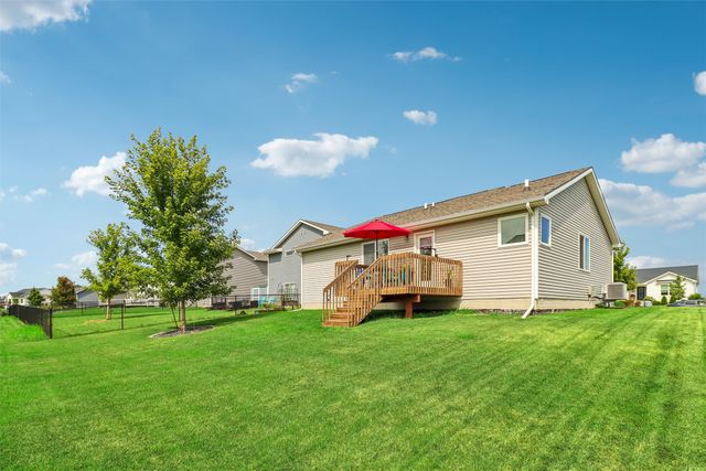 810 NE Meadow Landing Drive, Ankeny, IA 50021