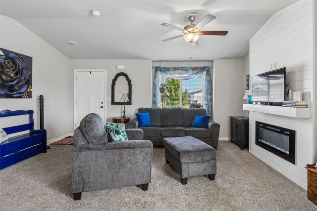 810 NE Meadow Landing Drive, Ankeny, IA 50021