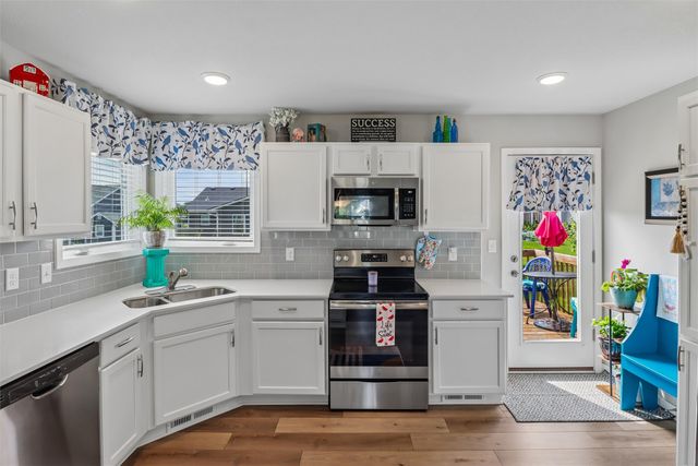 810 NE Meadow Landing Drive, Ankeny, IA 50021