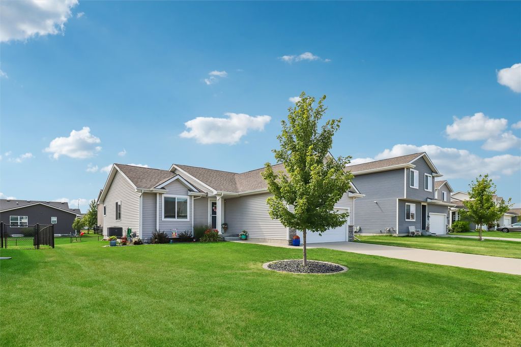 810 NE Meadow Landing Drive, Ankeny, IA 50021