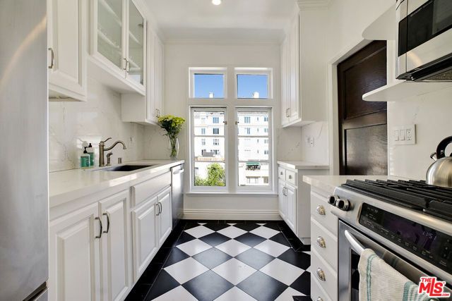 1360 N Crescent Heights Boulevard 3C, West Hollywood, CA 90046