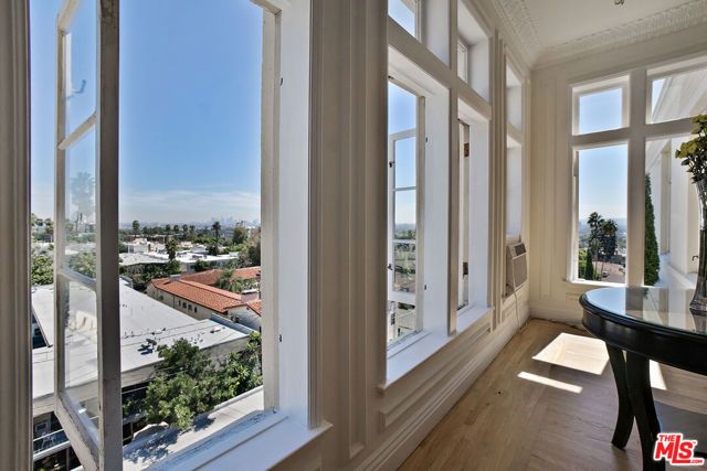 1360 N Crescent Heights Boulevard 3C, West Hollywood, CA 90046