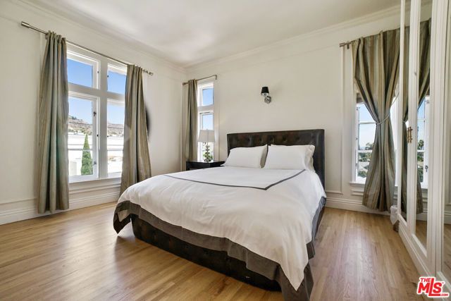 1360 N Crescent Heights Boulevard 3C, West Hollywood, CA 90046