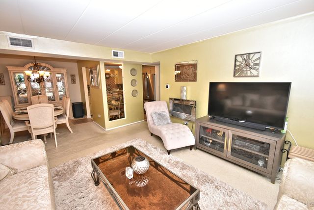18855 Burnham Avenue 234, Lansing, IL 60438