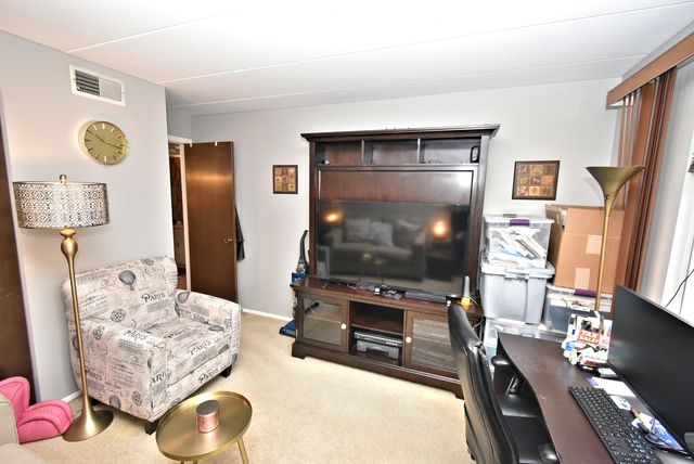 18855 Burnham Avenue 234, Lansing, IL 60438