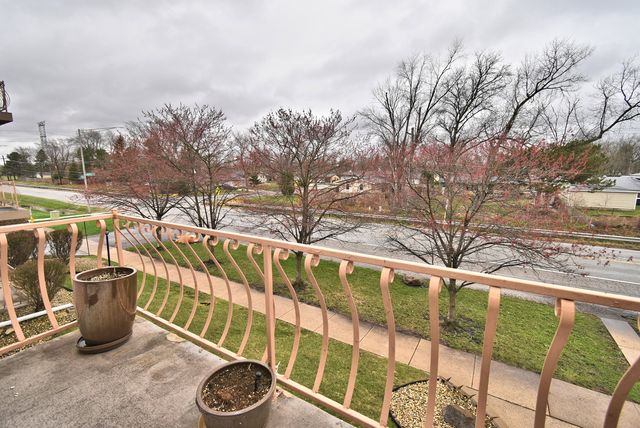 18855 Burnham Avenue 234, Lansing, IL 60438