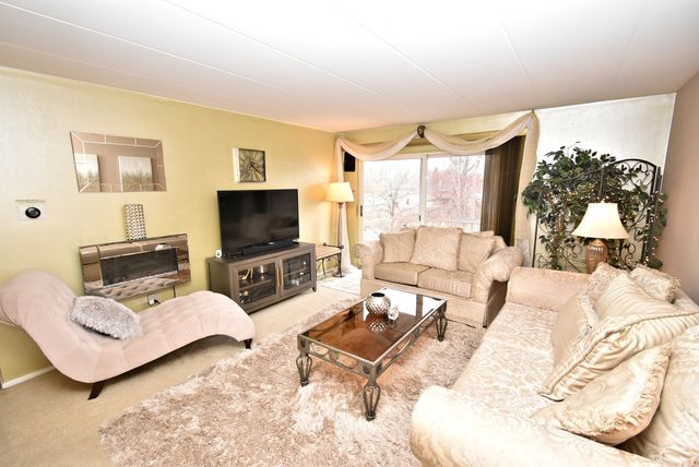 18855 Burnham Avenue 234, Lansing, IL 60438
