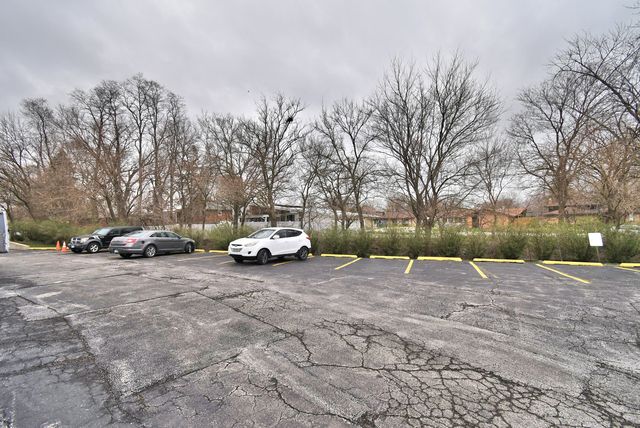 18855 Burnham Avenue 234, Lansing, IL 60438