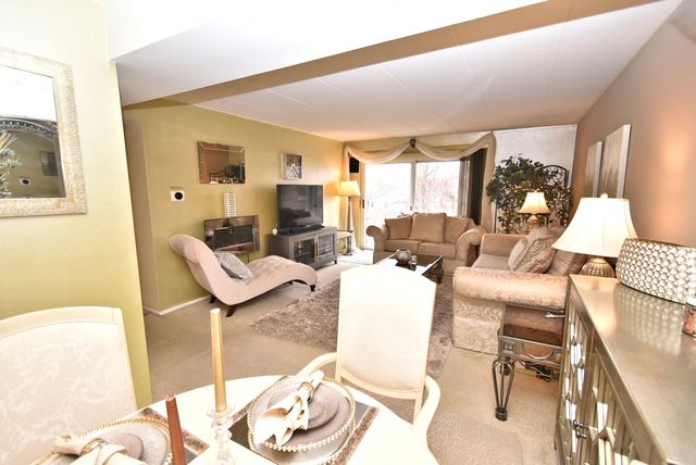 18855 Burnham Avenue 234, Lansing, IL 60438
