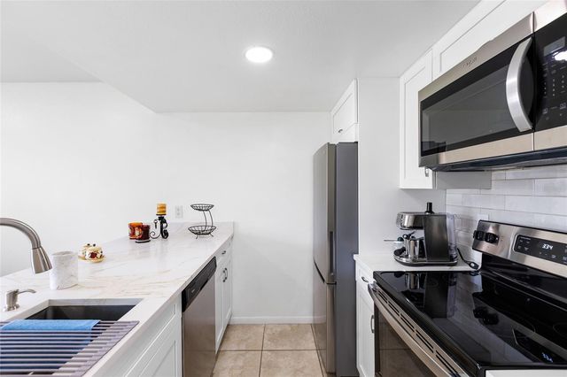 2525 W BAY DRIVE D13, Largo, FL 33770