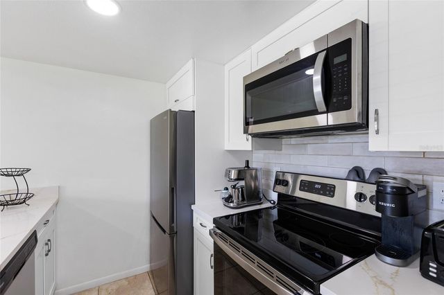2525 W BAY DRIVE D13, Largo, FL 33770