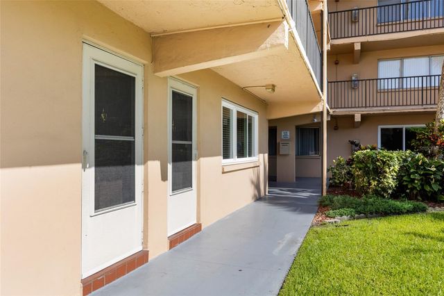 2525 W BAY DRIVE D13, Largo, FL 33770