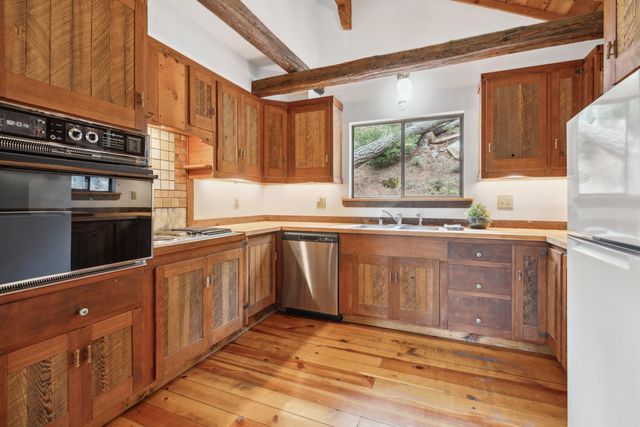 2120 Pack Trail, Mount Shasta, CA 96067